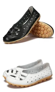 Detail von atmungsaktiven Leder-Loafers für Damen mit rutschfester Noppen-Gummisohle.