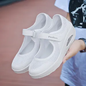 Bequeme und atmungsaktive weiße Mesh-Mary-Jane-Sneaker mit dicker Luftkissen-Sohle für Damen