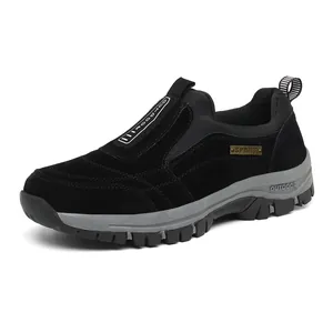 Schwarze Herren-Outdoor-Schlupfschuhe mit rutschfester Sohle zum Wandern und sportlichem Laufen