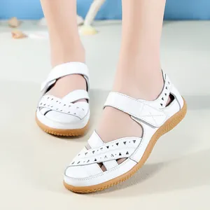 Damen Echtes Leder Casual Sandalen Hohl Geschnitten Atmungsaktiv Flache Schuhe Klettverschluss Mama Schuhe Pflege Weiße Schuhe