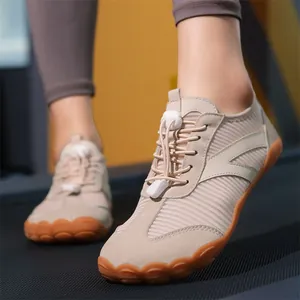 Scarpe sportive professionali traspiranti e minimaliste per il fitness e la spiaggia