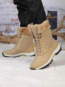 Bottes de neige montantes pour l'hiver avec doublure en fourrure et semelle antidérapante.