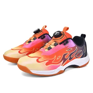Chaussures de badminton pour enfants avec motif de flamme et système de laçage rotatif