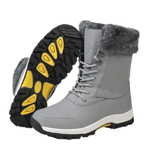 Bottes de neige d'hiver grises avec doublure en fausse fourrure et semelle antidérapante