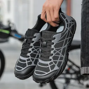 Breathable wide-toe barefoot shoes for cycling and fitness training in black mesh