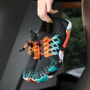 Scarpe da acqua colorate per esterno con rete a asciugatura rapida e suola antiscivolo