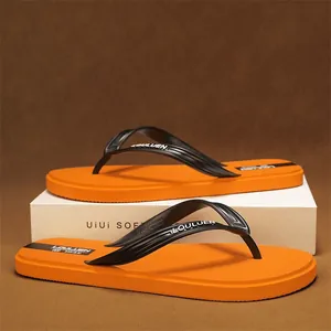 Moderne orangefarbene Unisex-Flip-Flops mit rutschfester Gummisohle für den Sommer