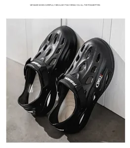 Nahaufnahme atmungsaktiver schwarzer EVA-Clogs für Herren mit Mode-Riemen.