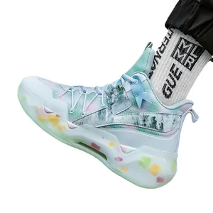 Seitenansicht von mintgrünen Herren-Basketballschuhen mit dämpfenden MAX-Sohlen