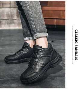 Vista dettagliata di scarpe casual in pelle nera da uomo con finitura testurizzata