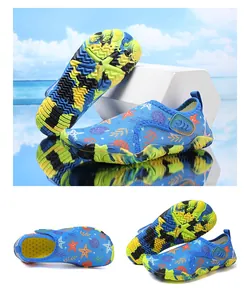 Blauwe waterschoenen voor kinderen met zeesterpatronen voor strand en zwemplezier