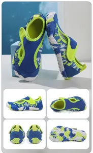 Vues détaillées sous plusieurs angles des chaussures d'eau bleu et vert citron pour la plage