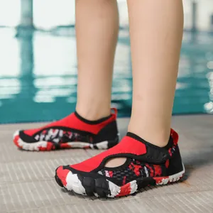 Chaussures d'eau antidérapantes rouges pour enfants pour la natation et la plage