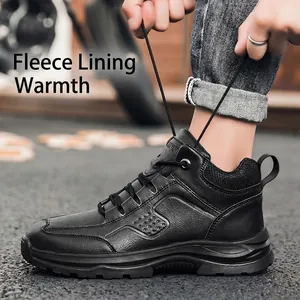 Resistenti stivali casual in pelle nera da uomo con calda fodera in pile per l'inverno.