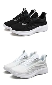 Atmungsaktive leichte Mesh-Sneaker für Damen, erhältlich in schwarzen und weißen Stilen.
