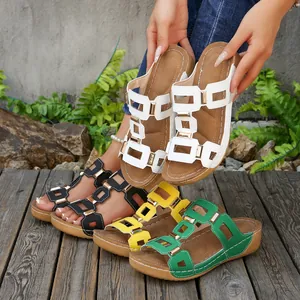 Dames Vintage Opengewerkte Platte Sandalen Casual Open Teen Strand Slippers Met Metalen Gesp PU-Leer Antislip Zomer Schoenen