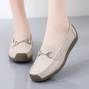 Dames Casual Loafers Slip-on Flats Comfortabele Zachte PU Lederen Mocassins Met Metalen Bit Decor Antislip Mama Schoenen