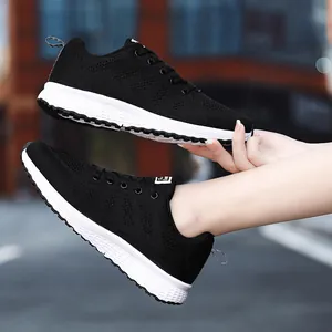 Lightweight breathable black flyknit sports running shoes for men and women with lace-up design