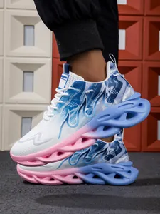 Modieuze ademende mesh sneakers met kleurverloop en een unieke golvende holle zool