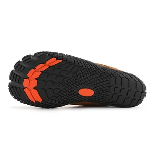 Detalle de la suela de goma antideslizante para calzado barefoot exterior