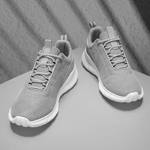 Chaussures de running légères en mesh gris, design respirant et décontracté