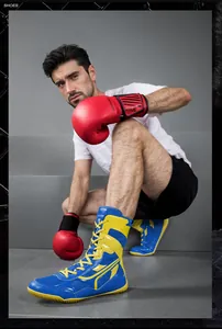 Chaussures de boxe professionnelles montantes bleu et jaune pour l'entraînement intense