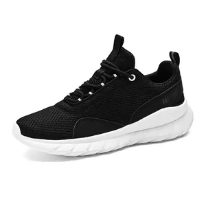 Baskets de course en mesh noir légères et respirantes avec semelles blanches confort