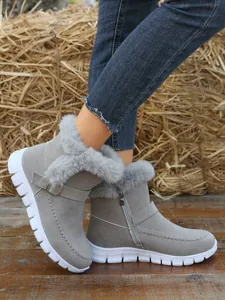 Vue détaillée de bottines d'hiver grises pour femmes avec doublure en fourrure chaude