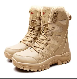 Vue détaillée des bottes tactiques beiges montantes avec semelle antidérapante robuste