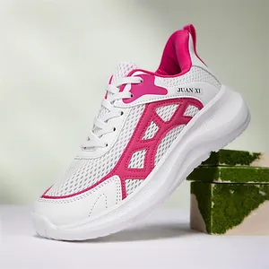Ademende wit-roze mesh hardloopschoenen voor outdoor trailrunning en dagelijkse vrijetijdskleding