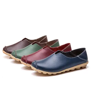 Casual leren damesloafers met textuur en contrasterende stiksels, verkrijgbaar in vier kleuren