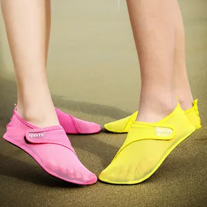 Quick-dry mesh water shoes for beach and swimming with adjustable straps and non-slip sole