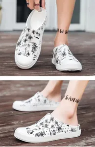 White palm tree print clogs for men and women, outdoor beach sandals