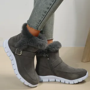 Vue détaillée de bottes d'hiver grises avec doublure peluche boucle et zip