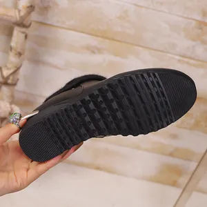 Detailweergave van de dikke antislipzool voor winterlaarzen met sleehak, maat 37