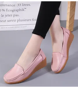 Rosafarbene Keil-Loafer aus Leder für Damen, bequeme Slipper-Schuhe zum Hineinschlüpfen.