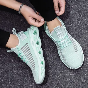 Lightweight men's mint green blade sole mesh running shoes