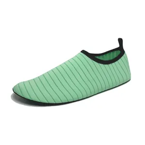 Scarpe da acqua leggere verde menta ad asciugatura rapida con strisce per spiaggia e sub