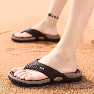 Infradito da spiaggia da uomo leggere e comode con suola massaggiante marrone