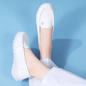 White platform nurse shoes for women, comfortable and breathable medical work loafers