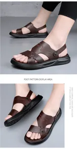 Vue détaillée de sandales en cuir marron pour hommes avec semelle souple