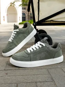 Baskets à plateforme en cuir vert olive minimalistes avec semelles blanches décontractées