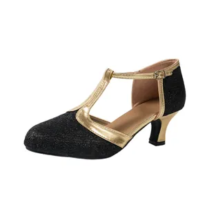 Eleganti scarpe da ballo latino nero glitter con cinturino a T dorato e tacco moderato