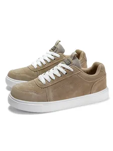 Baskets décontractées en cuir beige avec semelles blanches épaisses pour couples