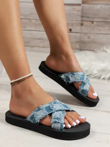 Lässige Denim-Hausschuhe mit karierten Kreuzriemen und Plateausohle für Damen