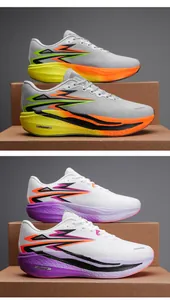 Seitenansicht von leichten Carbon-Laufschuhen in zwei verschiedenen Farbkombinationen.