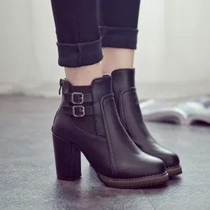Bottes de Mode Rétro en Cuir PU à Talon Bloc Haut pour Femmes Avec Double Boucle de Ceinture Plateforme Fermeture Éclair Arrière Couleur Unie Bottines