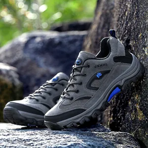 Zapatillas de senderismo duraderas para hombre en gris y azul para trekking y montañismo.