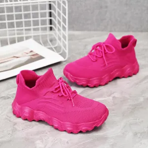 Atmungsaktive rosa Fly-Knit Socken-Sneaker für Damen mit dicken Wellensohlen Sportmode.