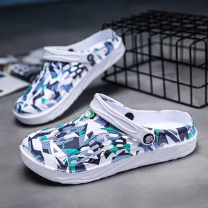 Sabot da uomo antiscivolo con motivo mimetico geometrico blu e verde per la spiaggia estiva